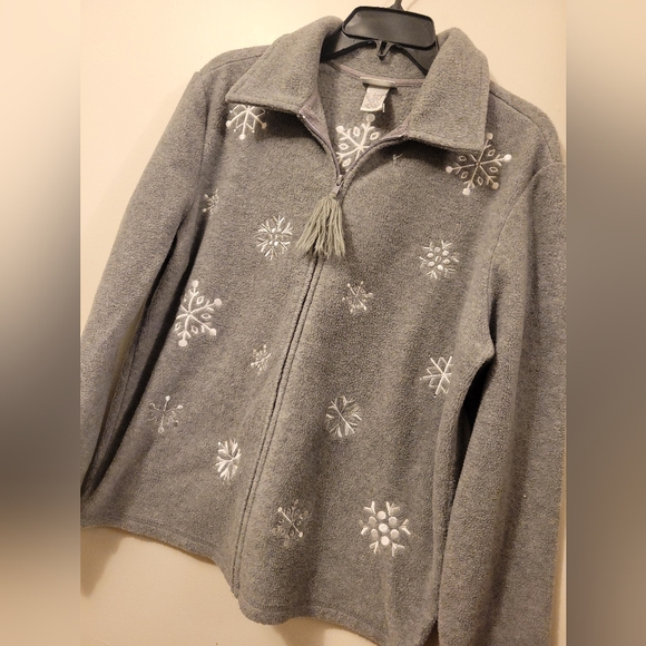 Rhinestone Snowflake Christmas Sweater - Picture 1 of 5